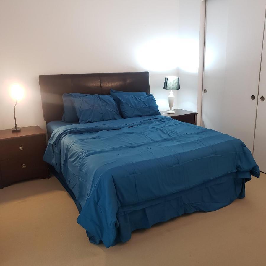 Lovely Guest Entire Apartment Minutes From Ottawa Airport Экстерьер фото
