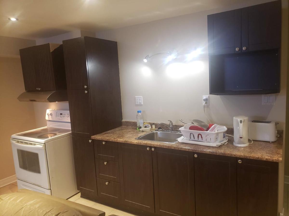 Lovely Guest Entire Apartment Minutes From Ottawa Airport Экстерьер фото