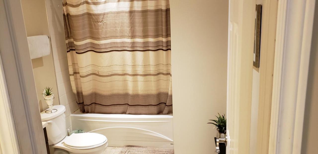 Lovely Guest Entire Apartment Minutes From Ottawa Airport Экстерьер фото
