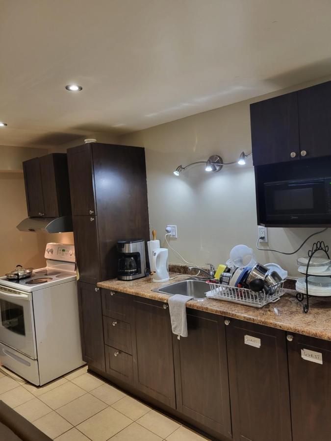Lovely Guest Entire Apartment Minutes From Ottawa Airport Экстерьер фото