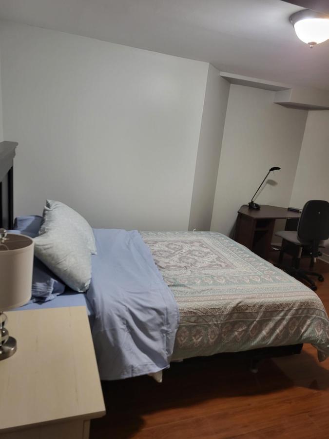 Lovely Guest Entire Apartment Minutes From Ottawa Airport Экстерьер фото