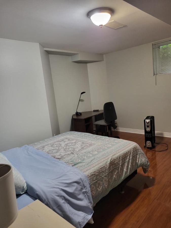 Lovely Guest Entire Apartment Minutes From Ottawa Airport Экстерьер фото
