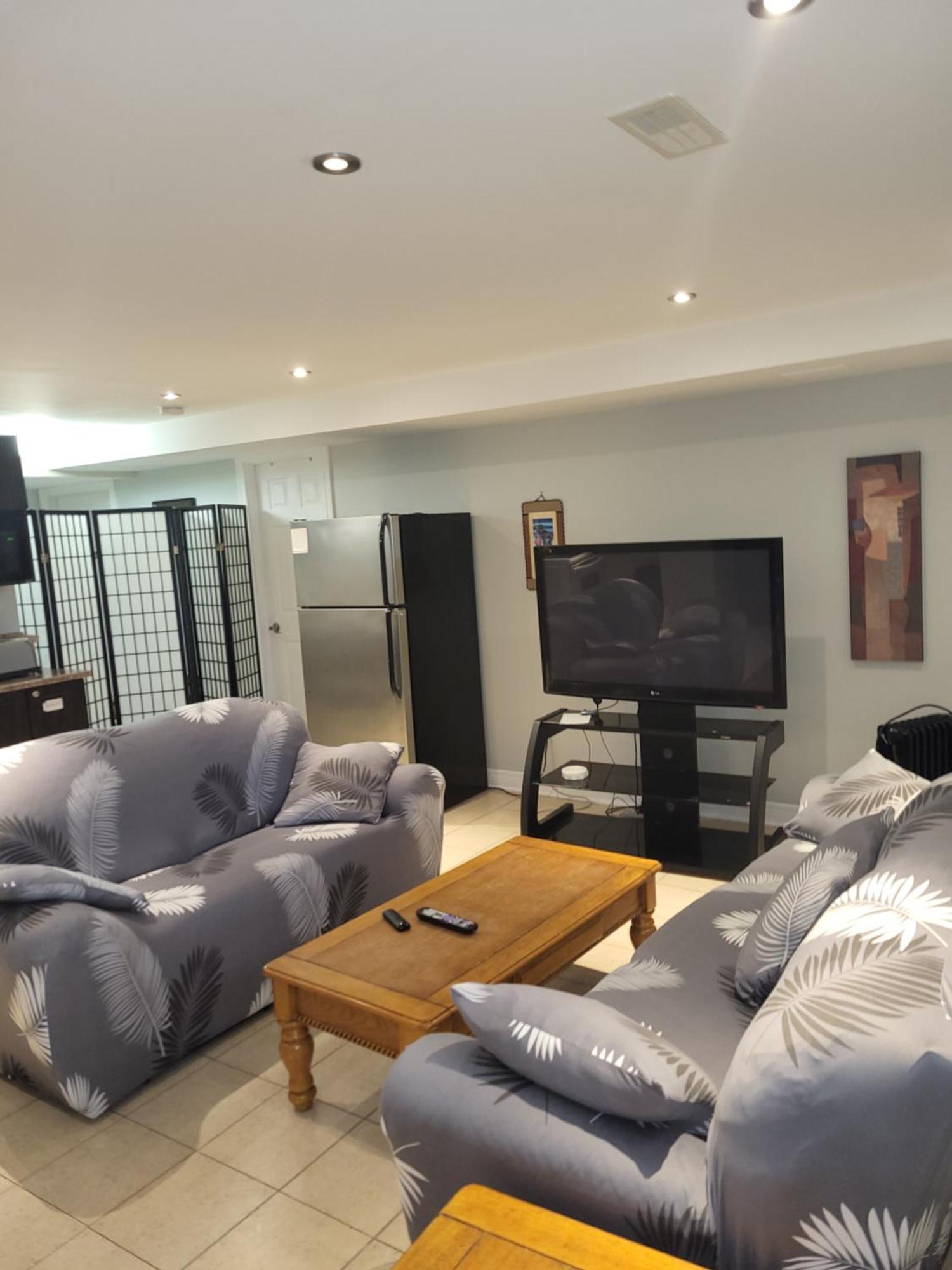 Lovely Guest Entire Apartment Minutes From Ottawa Airport Экстерьер фото