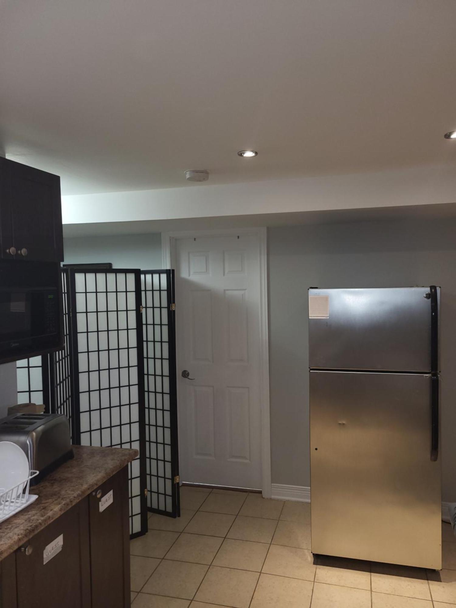 Lovely Guest Entire Apartment Minutes From Ottawa Airport Экстерьер фото