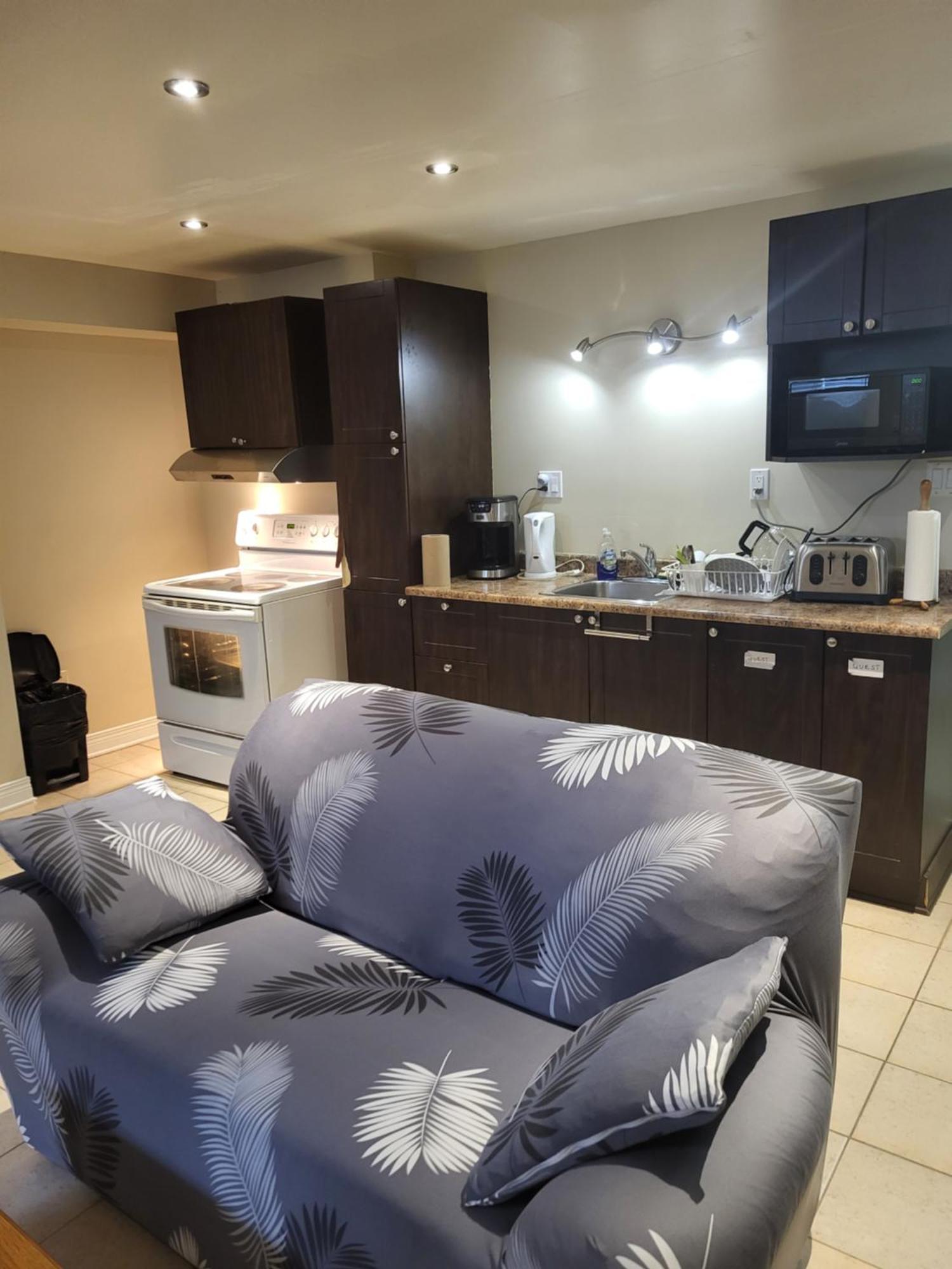 Lovely Guest Entire Apartment Minutes From Ottawa Airport Экстерьер фото