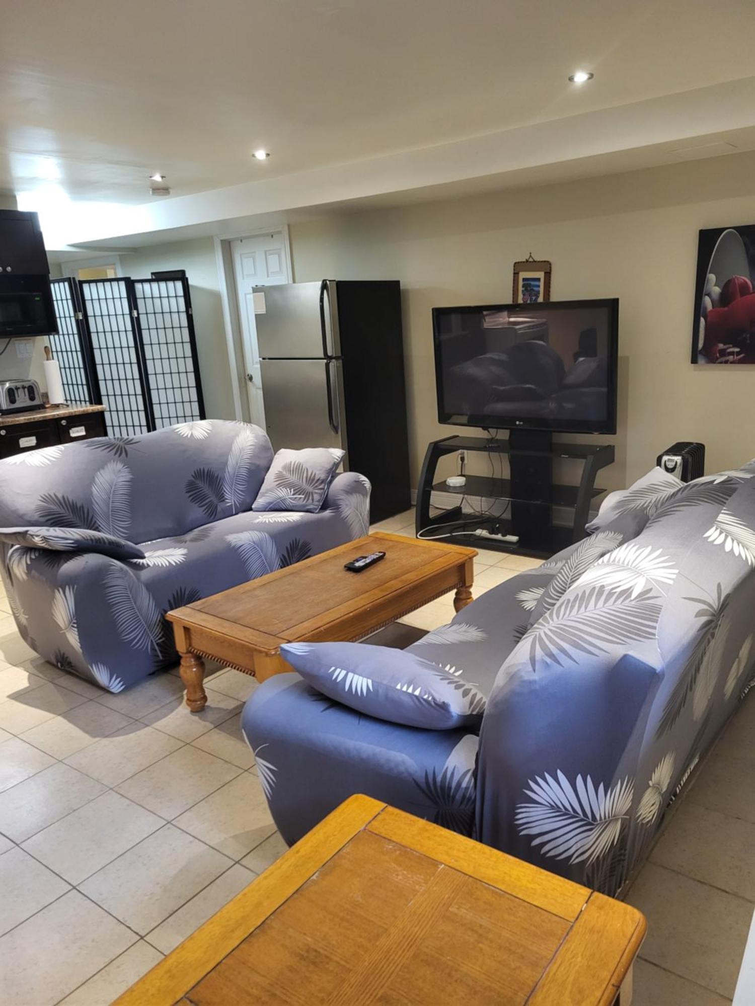 Lovely Guest Entire Apartment Minutes From Ottawa Airport Экстерьер фото